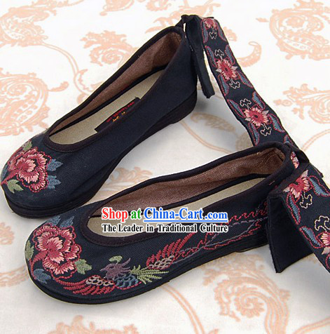 Chinese Handmade Embroidered Phoenix Cloth Dancing Shoes