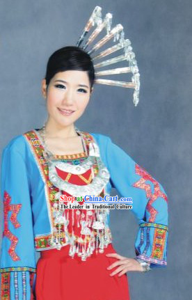 Traditional Li Minority Clothing