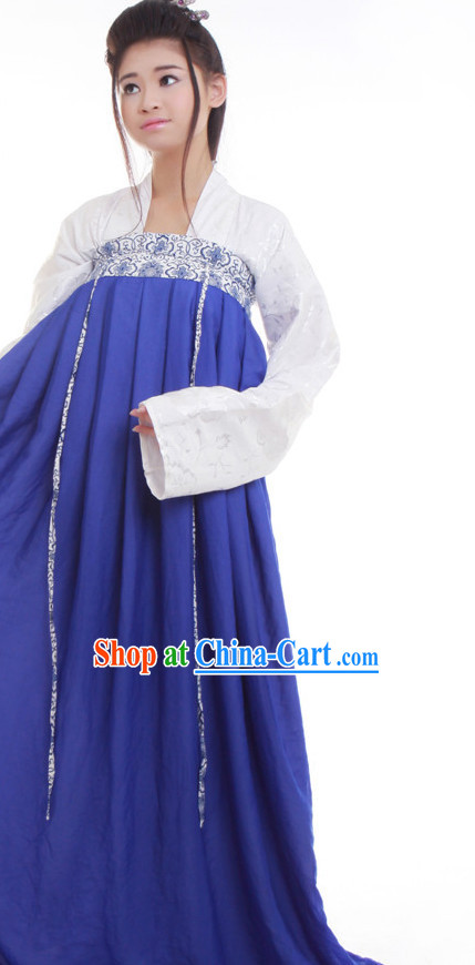 Tang Dynasty Costume in China for Women