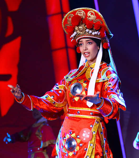 China Heroine Hua Mulan Stage Costumse and Hat for Women.