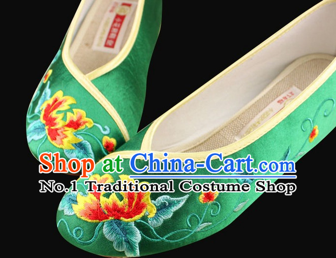 Traditional Chinese Fabric Embroidery Shoes