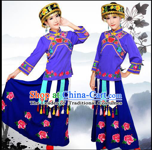 Traditional Chinese Molao Nationality Dancing Costume, Guangxi Molao Female Folk Dance Ethnic Pleated Skirt and Hat, Chinese Minority Nationality Embroidery Costume for Women