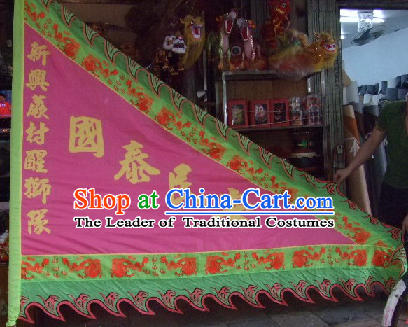 Traditional Chinese Lion Dance Dragon Dance Performance Troupe Big Triangle Banner Giant Flag