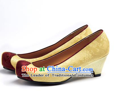 Traditional Korean National Wedding Yellow Embroidered Shoes, Asian Korean Hanbok Bride Embroidery Satin High-heeled Shoes for Women