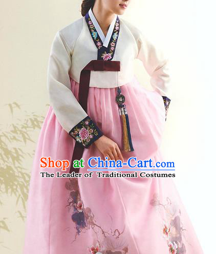 Top Grade Korean National Handmade Wedding Palace Bride Hanbok Costume Embroidered White Blouse and Pink Dress for Women