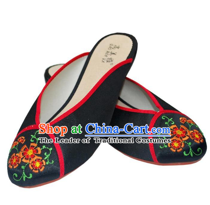Traditional Chinese National Bride Black Satin Embroidered Shoes, China Handmade Embroidery Flowers Hanfu Slippers for Women