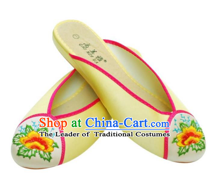 Traditional Chinese National Bride Yellow Embroidered Slippers, China Handmade Embroidery Flowers Shoes for Women