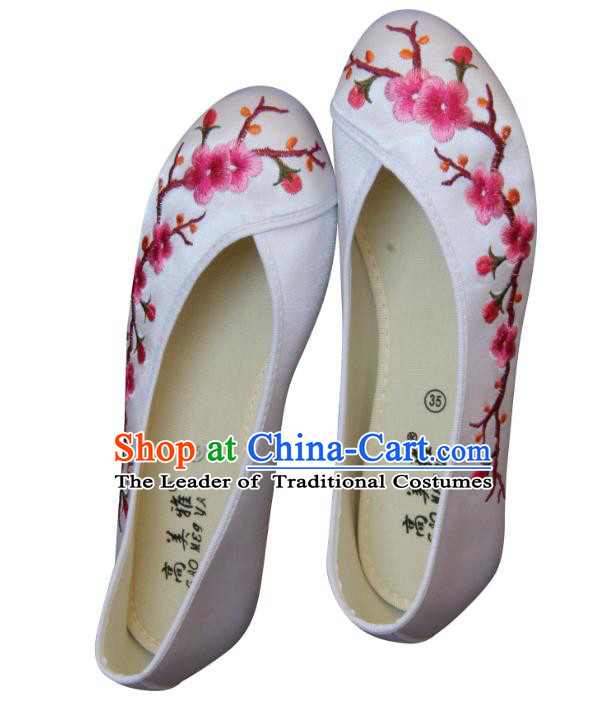 Traditional Chinese National Bride White Cloth Embroidered Shoes, China Handmade Embroidery Peach Blossom Hanfu Shoes for Women