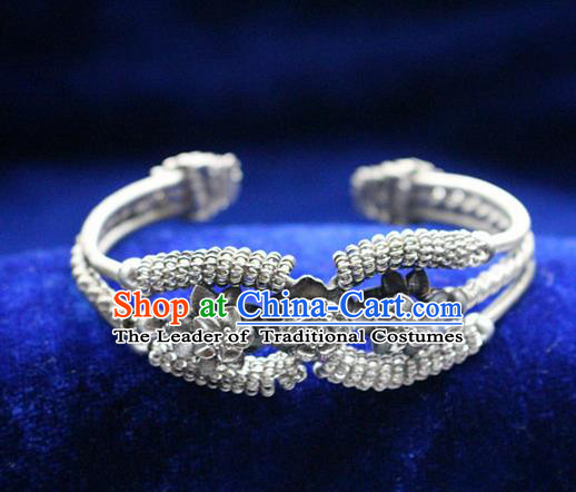 Traditional Chinese Miao Nationality Crafts Jewelry Accessory Bangle, Hmong Handmade Miao Silver Bracelet, Miao Ethnic Minority Silver Bracelet Accessories for Women