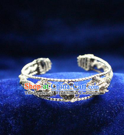 Traditional Chinese Miao Nationality Crafts Jewelry Accessory Bangle, Hmong Handmade Miao Silver Classical Bracelet, Miao Ethnic Minority Silver Bracelet Accessories for Women