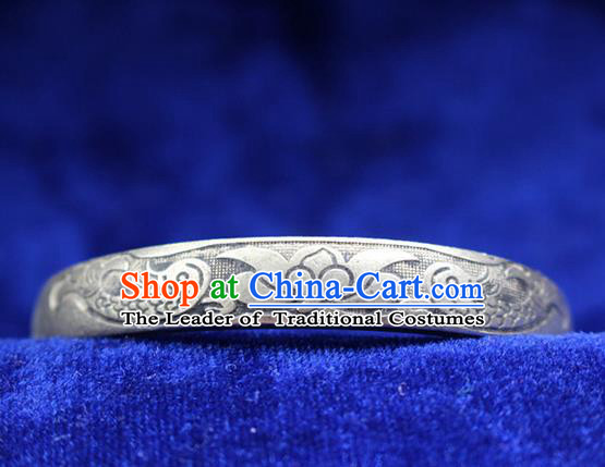 Traditional Chinese Miao Nationality Crafts Jewelry Accessory Bangle, Hmong Handmade Miao Silver Classical Flowers Bracelet, Miao Ethnic Minority Silver Bracelet Accessories for Women