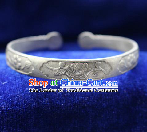 Traditional Chinese Miao Nationality Crafts Jewelry Accessory Bangle, Hmong Handmade Miao Silver Classical Flowers Bracelet, Miao Ethnic Minority Silver Bracelet Accessories for Women