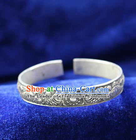 Traditional Chinese Miao Nationality Crafts Jewelry Accessory Bangle, Hmong Handmade Miao Silver Classical Chinese Double Fish Bracelet, Miao Ethnic Minority Silver Bracelet Accessories for Women