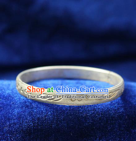 Traditional Chinese Miao Nationality Crafts Jewelry Accessory Bangle, Hmong Handmade Miao Silver Classical Chinese Flowers Bracelet, Miao Ethnic Minority Silver Bracelet Accessories for Women