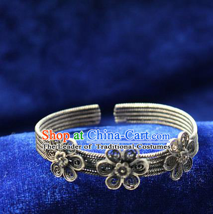 Traditional Chinese Miao Nationality Crafts Jewelry Accessory Bangle, Hmong Handmade Miao Silver Flowers Bracelet, Miao Ethnic Minority Silver Bracelet Accessories for Women