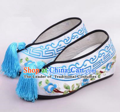 Chinese Ancient Peking Opera Young Lady Embroidered Hua Tan Shoes, Traditional China Beijing Opera Princess Wedding White Embroidered Shoes