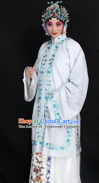 Traditional China Beijing Opera Young Lady Hua Tan Costume Female White Embroidered Cape, Ancient Chinese Peking Opera Diva Embroidery Dress Clothing