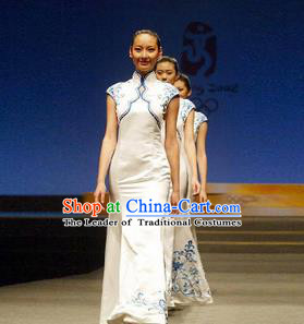 Traditional Chinese National Young Lady Qipao Costume, China Blue Embroidered Cheongsam Dress for Women