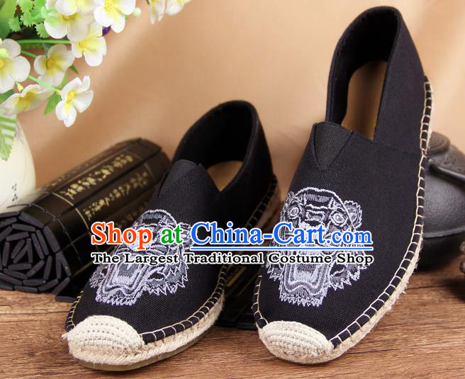 Chinese National Shoes Traditional Black Cloth Shoes Embroidery Tiger Shoes for Men