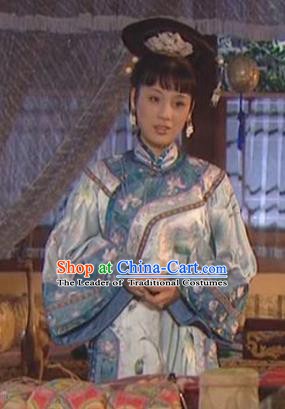 Chinese Ancient Qing Dynasty Imperial Concubine of Kangxi Historical Costume Manchu Embroidered Dress for Women