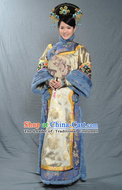 Chinese Qing Dynasty Manchu Empress of Kangxi Historical Costume Ancient Palace Lady Clothing for Women