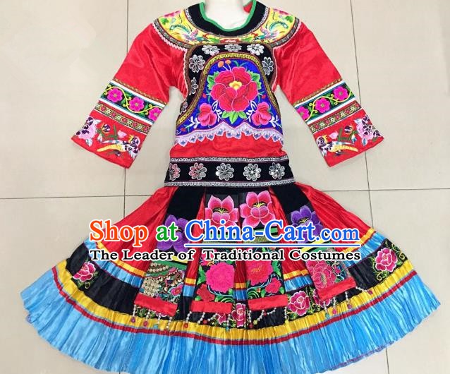 Traditional Chinese Yao Nationality Red Costume China Bai Ethnic Minority Embroidered Clothing for Women