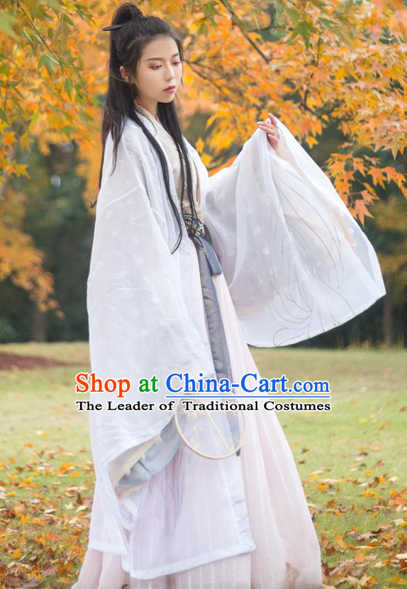 Chinese Traditional Jin Dynasty Princess Costume Ancient Swordswoman Embroidered Clothing for Women