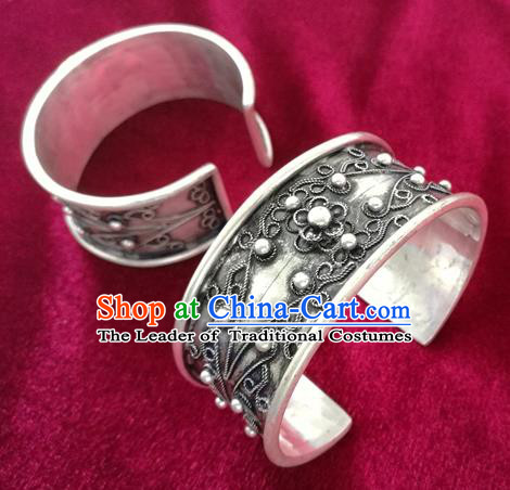 Handmade Chinese Miao Nationality Solid Flower Bracelet Traditional Hmong Sliver Bangle for Women