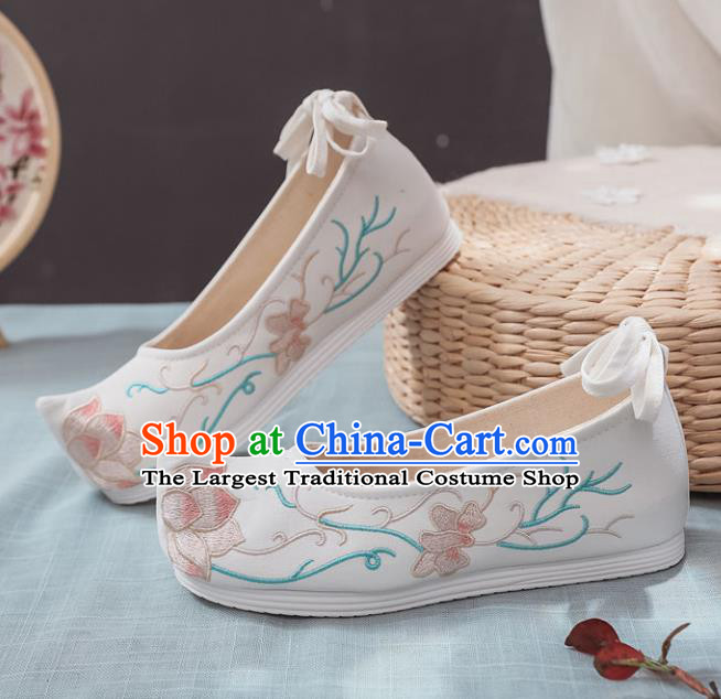 Traditional Chinese Wedding Shoes Opera Shoes Ancient Princess Shoes Hanfu Shoes White Embroidered Shoes for Women