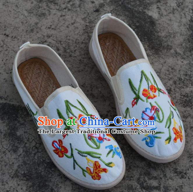 Traditional Chinese Embroidered White Shoes Handmade Cloth Shoes National Cloth Shoes for Women