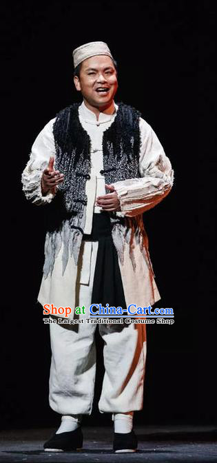 Flowers and Trumpeter Traditional Chinese Hui Nationality Stage Performance Costumes and Headwear for Men