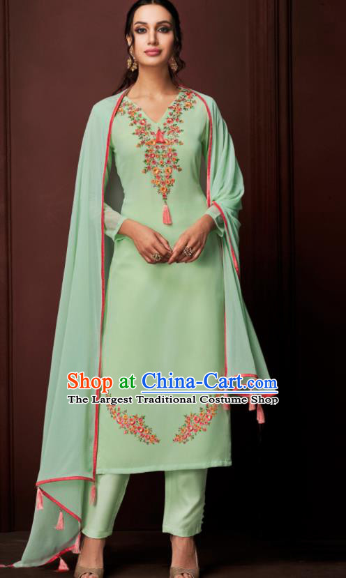 Asian Indian Punjabis Embroidered Green Blouse and Pants India Traditional Kurti Costumes Complete Set for Women