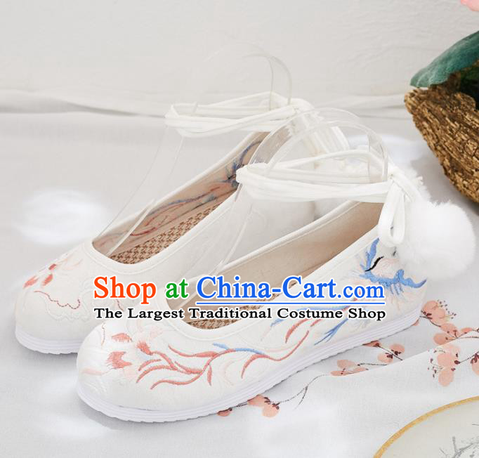 Traditional Chinese Embroidered Phoenix White Shoes Hanfu Shoes National Shoes for Women