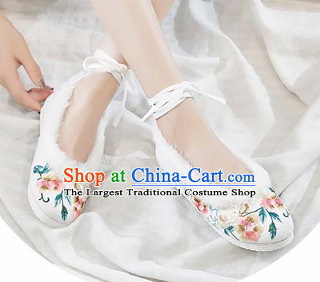 Traditional Chinese Winter National White Shoes Embroidered Flowers Shoes Hanfu Shoes for Women