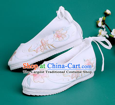 Chinese Traditional Winter White Embroidered Shoes Hanfu Shoes Princess Shoes for Women