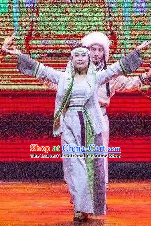 Ganzhou Musical Dance Chinese Hui Nationality Dress Stage Performance Dance Costume and Headpiece for Women