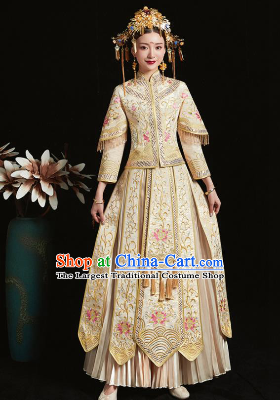 Chinese Traditional Bride White Xiuhe Suit Ancient Wedding Embroidered Dress for Women