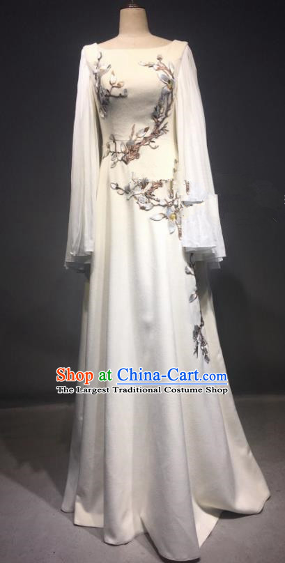 Top Grade Chinese Stage Performance Modern Fancywork White Dress Brazilian Carnival Costume for Women