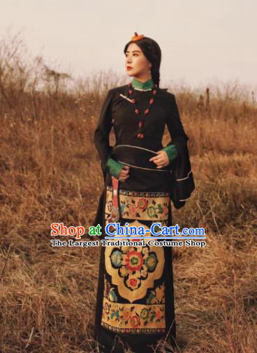 Chinese Traditional Black Tibetan Robe Zang Nationality Female Dress Ethnic Costume for Women