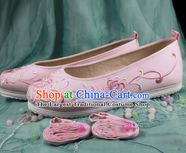 Chinese Handmade Embroidered Chrysanthemum Pink Cloth Shoes Traditional Ming Dynasty Hanfu Shoes Princess Shoes for Women