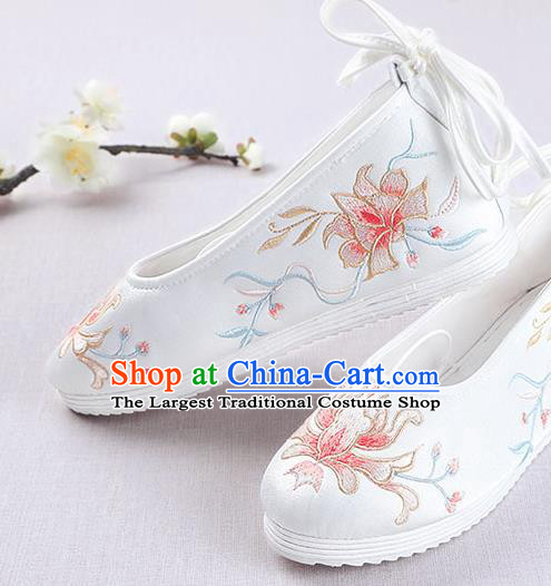 Chinese Handmade Embroidered Flower White Opera Shoes Traditional Hanfu Shoes National Shoes for Women