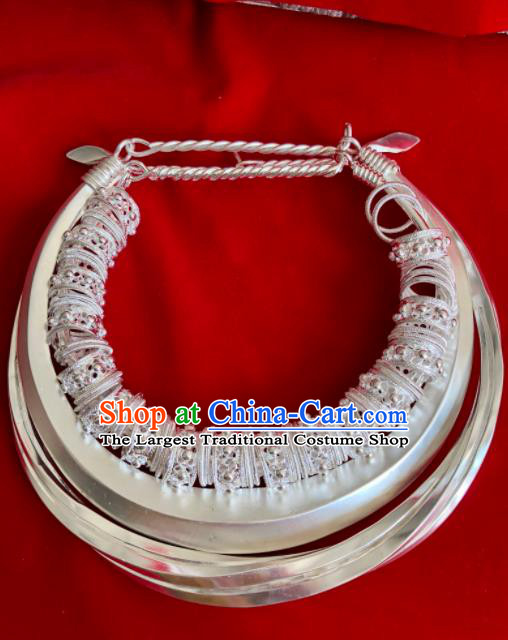 Chinese Handmade Traditional Miao Nationality Silver Necklace Ethnic Wedding Bride Accessories for Women