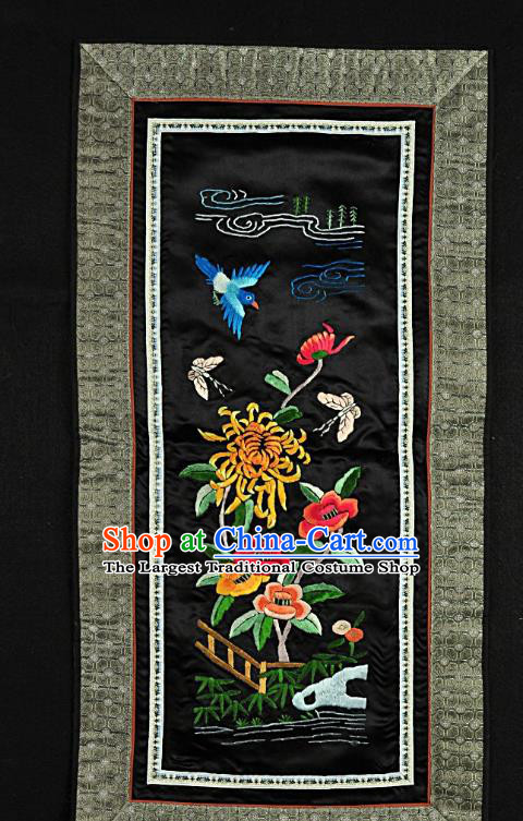 Traditional Chinese Embroidered Chrysanthemum Camellia Decorative Painting Hand Embroidery Birds Black Silk Picture Craft