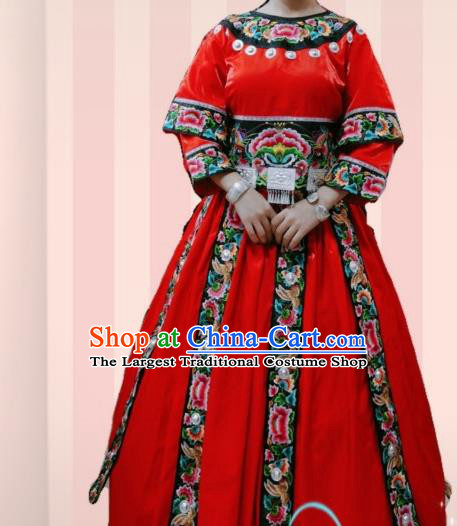 China Hmong Bride Wedding Embroidered Red Blouse and Skirt Miao Minority Traditional Festival Apparels Ethnic Celebration Clothing