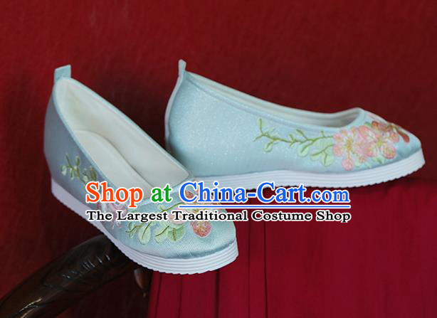 China Handmade Light Blue Cloth Shoes Embroidered Peach Blossom Rabbit Shoes Hanfu Shoes Princess Shoes