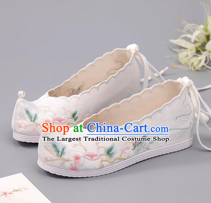 China Embroidered Plum Blossom Shoes Handmade White Cloth Shoes Hanfu Shoes Pearl Shoes