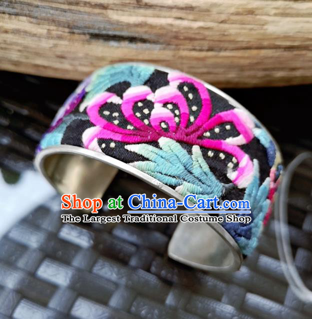 China Handmade Miao Ethnic Embroidered Bracelet Traditional National Silver Bangle Accessories