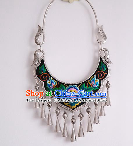 Handmade China Miao Ethnic Folk Dance Accessories National Silver Longevity Lock Embroidered Necklace