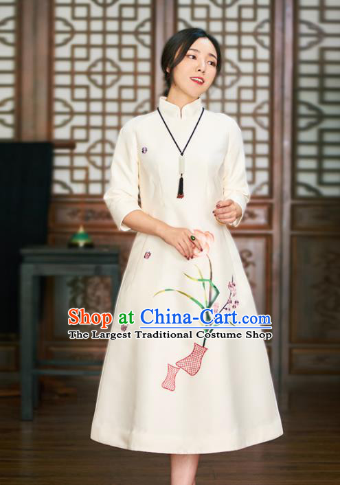 Traditional Chinese Graceful Embroidered Lotus White Cheongsam Tang Suit Silk Qipao Dress for Women