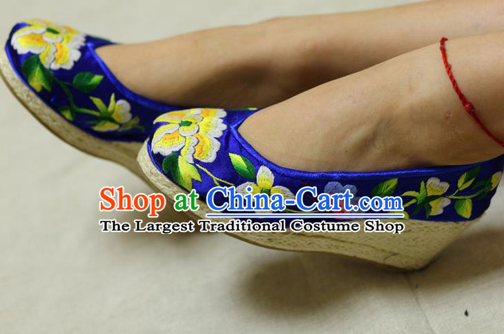 Chinese Traditional Embroidered Peony Royalblue Brocade Wedge Heel Shoes Hanfu Shoes for Women